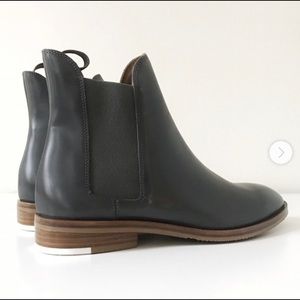Everlane Chelsea Boot
